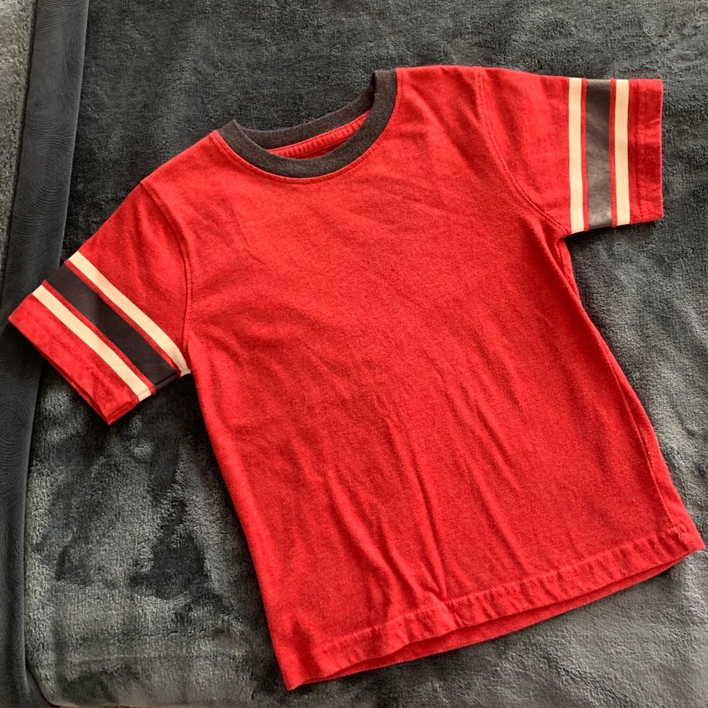 Red tee - Picture 2 of 5